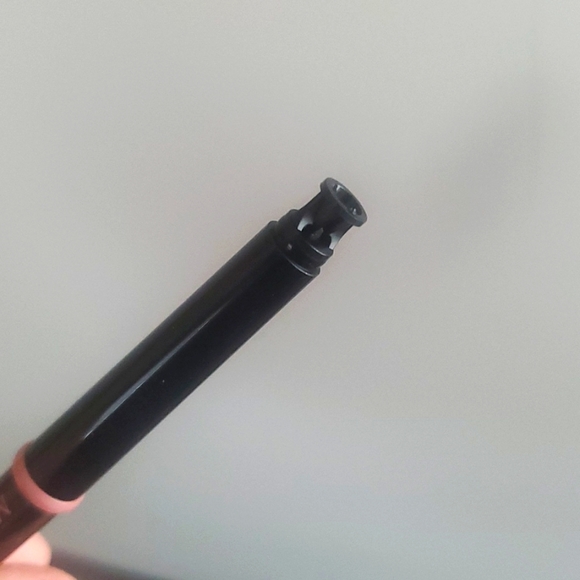 Mary Kay Lip Liner Coral, Light Nude,Waterproof, long-lasting formula sharpener - Picture 4 of 4